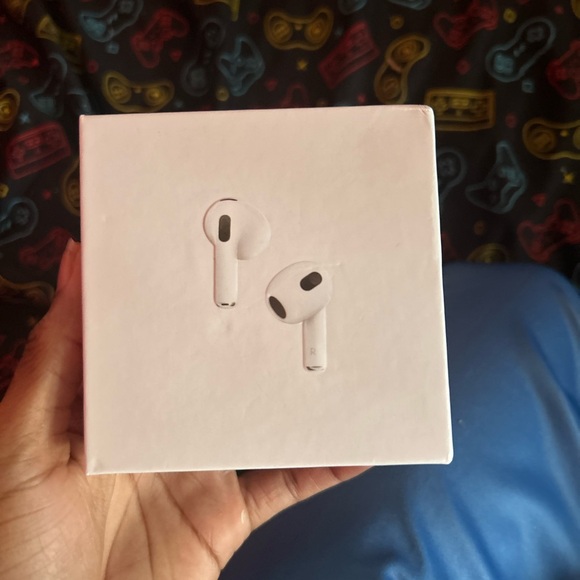 Apple AirPods with Charging Case - Sleek White